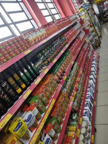 mercado à venda, preço 690 mil reais, mov nomédio 300 mil.