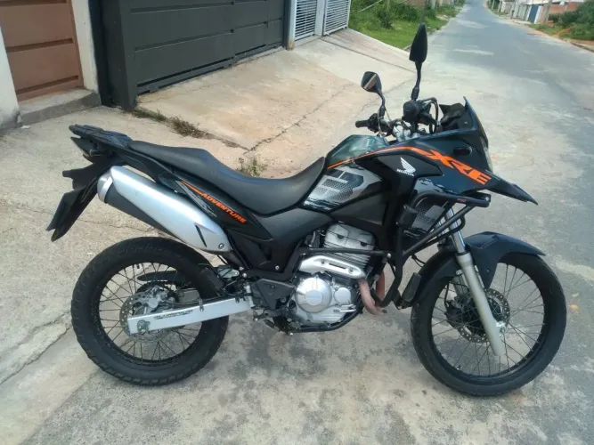 Vendo ou troco por outra moto de menor valor.