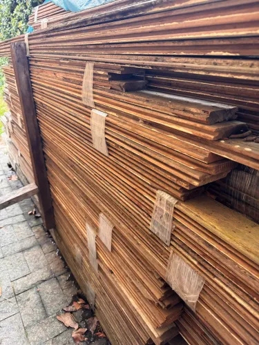 Assoalho de Peroba e Canela 3m³ Madeira de Demolição Nobre