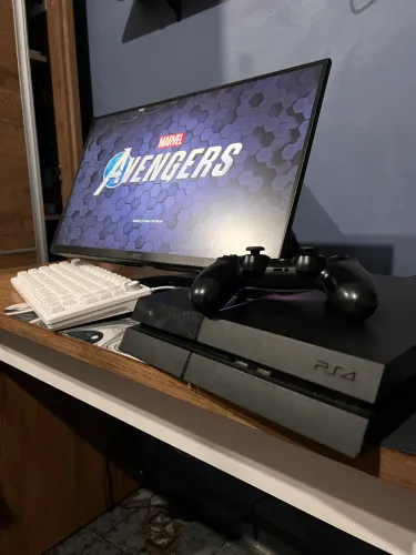 VENDO PS4 MUITO NOVO COM CONTROLE ORIGINAL E 1 JOGO MÍDIA FÍSICA 