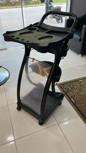 Vende-se carrinho de salão/barbearia usado