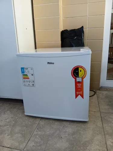 Frigobar philco 45L pouco usado 