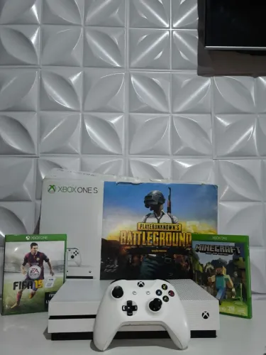 Xbox one s 1tb (Controle precisa de manutenção)