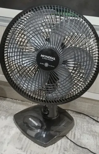 2 ventiladores mondial, 6 pás, 30 cm, 1 ano de uso, em excelente estado