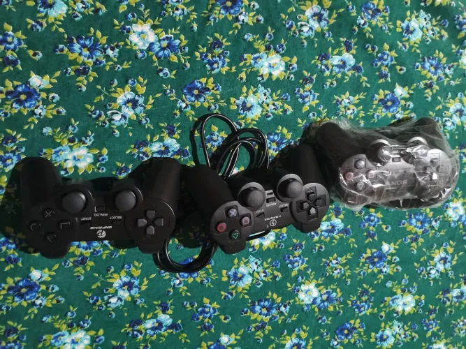 Playstation 2 slim novo com 3 controles 1 original e 2 paralelo mas um Memory card