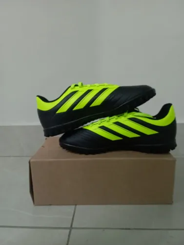 Chuteira Adidas 34