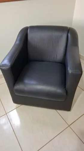 Vende-se Poltrona de Corino Preta
