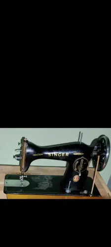 Máquina de costura Singer.