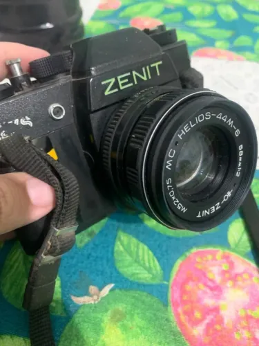 Câmera Analógica Zenit 12XS com Lente Helios-44M-6 58mm f/2 - Vintage / Colecionador