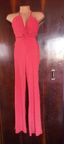 macacão vermelho com brilho de amarrar tam m ..há mais modelos e tamanhos zap 11- *