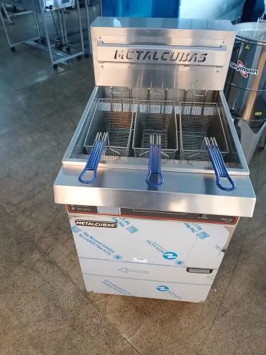 Fritadeira Elétrica Água e Óleo Premium FAO 3 C PRM 220v Trifásico Metalcubas