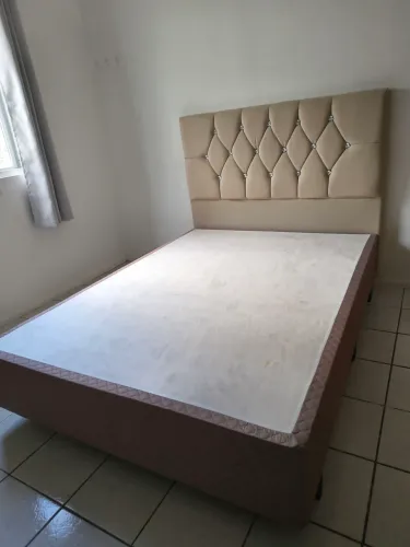 Box e espelho de cama de casal