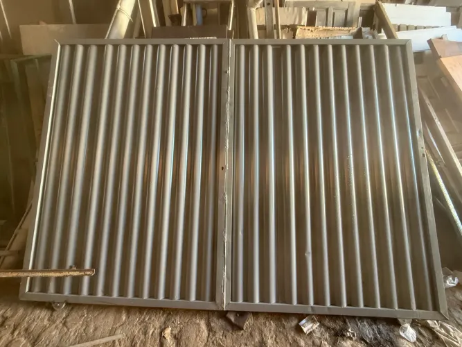 Vendo portão galvanizado bem conservado 2.10 x 3.20