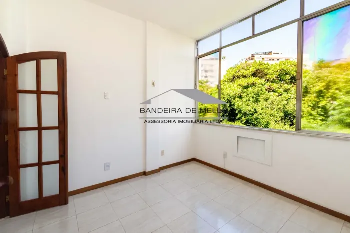 BANDEIRA DE MELLO VENDE 64 m², sala,  2 quartos e vaga no Baixo  Gávea - Rio de Janeiro