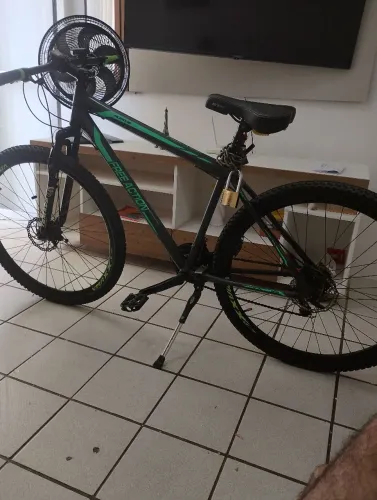 Bicicleta aro 29 Free action semi nova pouco rodada freio a disco velocímetro luzes LED
