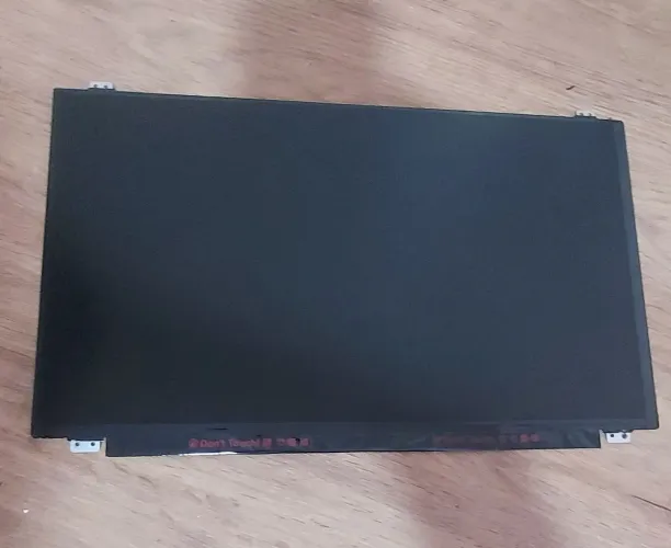 Display 30 pinos 15.6 slim