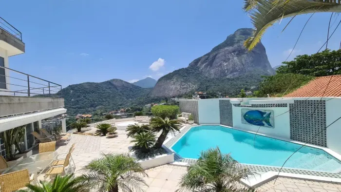 CASA LUXUOSA NO JOÁ,  VISTA PANORÂMICA 360º FAÇA  SUA OFERTA. Piscina, elevador. Capa de r