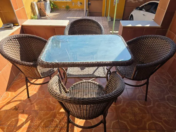 Vendo Mesa de Vime com 4 Cadeiras 