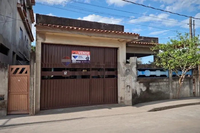 Oportunidade única: 2 casas independentes a menos de 100 metros do mar
