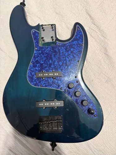 Baixo modelo Jazz Bass- Pré Ativo 3 Band - Sem Braço