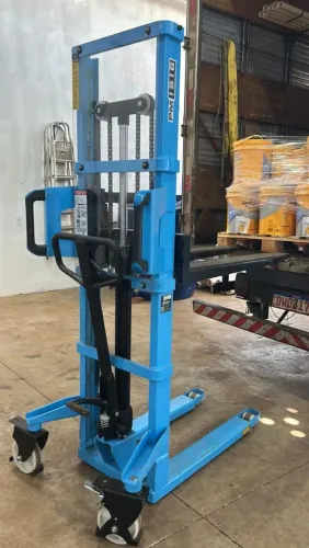 EMPILHADEIRA MANUAL PALETRANS PM 1516. 1500KG