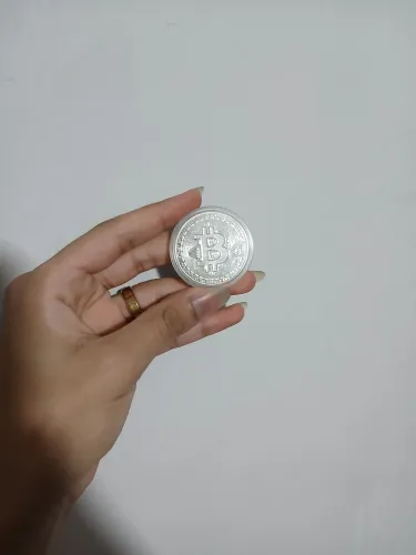 moeda decorativa Bitcoin 