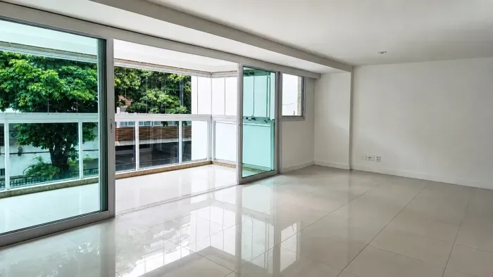 EXCLUSIVIDADE RARÍSSIMA NO LEBLON | 198 m² | 4 SUÍTES | QUADRA DA PRAIA | ALTO PADRÃO