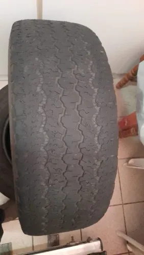 Pneu Wrangler Goodyear.