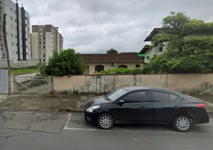 Vende-se excelente terreno no bairro Saguaçu; Joinville/SC com 723 m² de área total