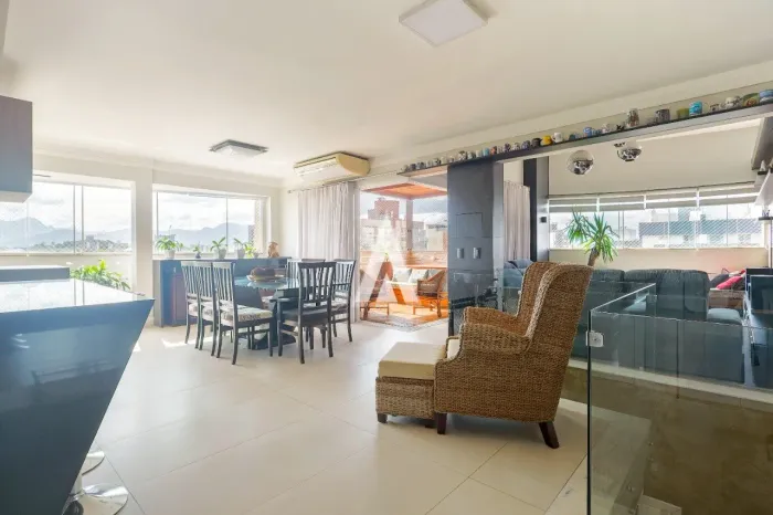 Cobertura com 2 suítes e 1 quarto à venda no bairro Santo Antônio em Joinville-SC por R$1.