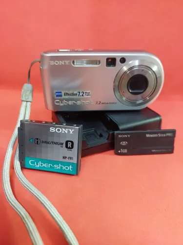 Câmera Sony Cyber-Shot P200 funcionando perfeitamente acompanha alça bateria carregador e