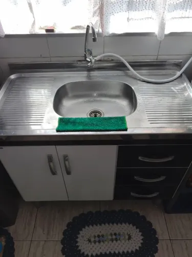 Pia com gabinete de cozinha