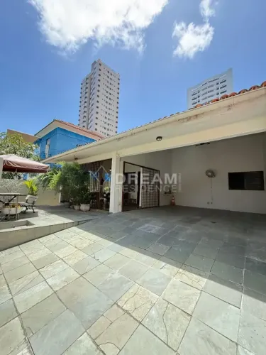 Imóvel para venda possui 360 metros quadrados com 5 quartos em Espinheiro - Recife - PE