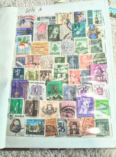 Lote com 50 selos antigos internacionais