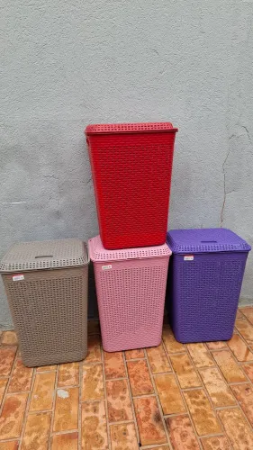 Cesto para roupas rattan 72 litros.