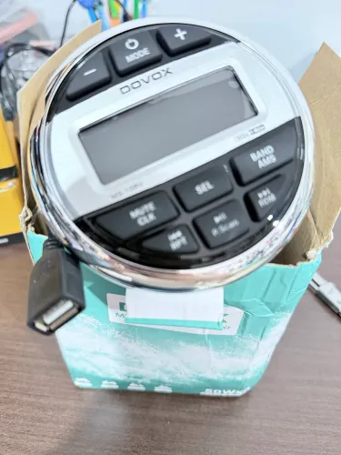  rádio marítimo/náutico marinizado da marca Dovox (modelo MS-10RV