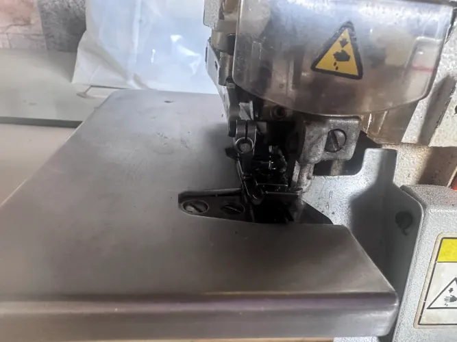 Máquina de costura overloque