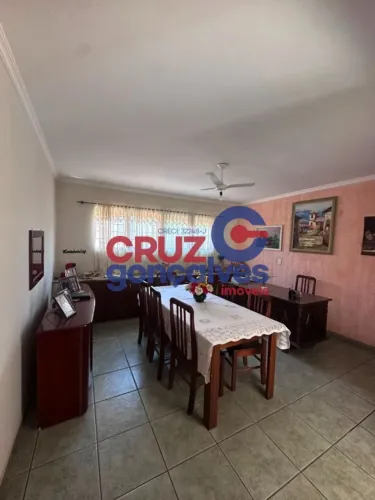 Casa à Venda no Centro de Rio Claro