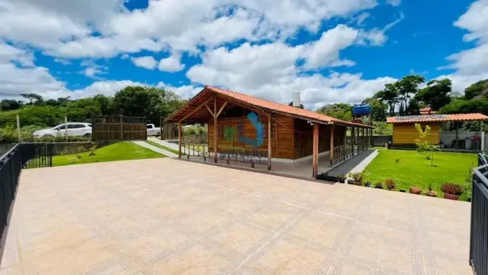 Chácara em condomínio 1.127m², 210m² construído, 3 quartos (1 suíte), piscina, churrasquei