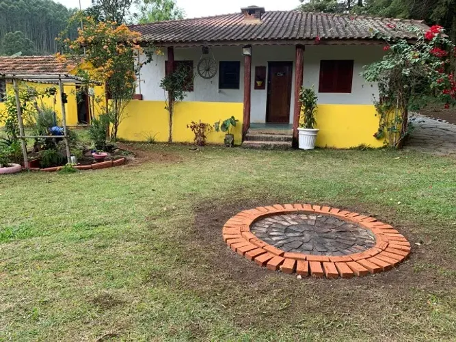 Casa para Alugar em Meio à Natureza a 7 Min do Centro de Piracaia 2quartos 2banheiros