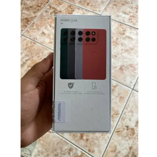 Smartphone Motorola Moto G86 5G Tela 6.7" pOLED 256GB 8GB RAM Câmera 50MP 4K IP69