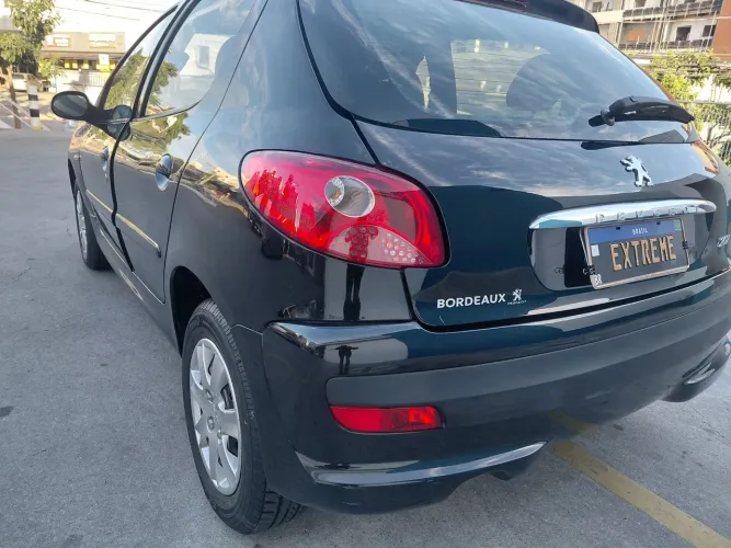 Peugeot 207 XR 1.4 Flex 8V 5P 2011