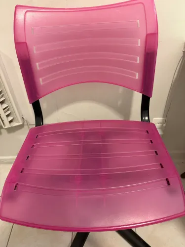 CADEIRA DE ESCRITÓRIO GIRATÓRIA Rosa COM REGULAGEM DE ALTURA - POLIPROPILENO