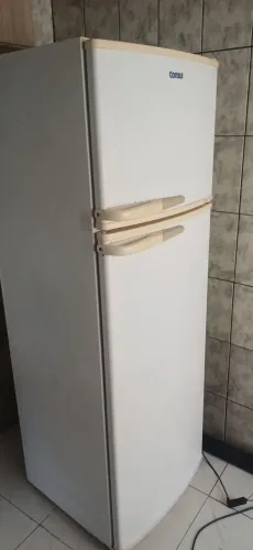 Geladeira funcionando perfeitamente 127 voltes