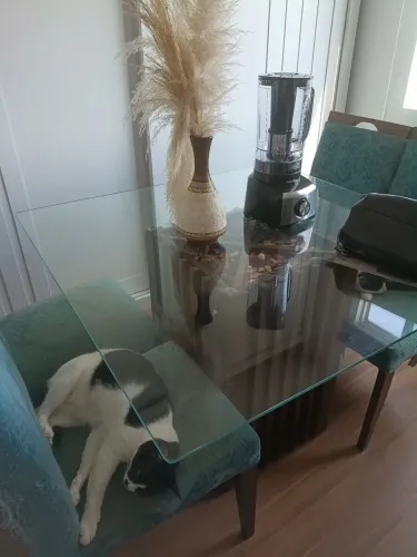Mesa quadrada de vidro
