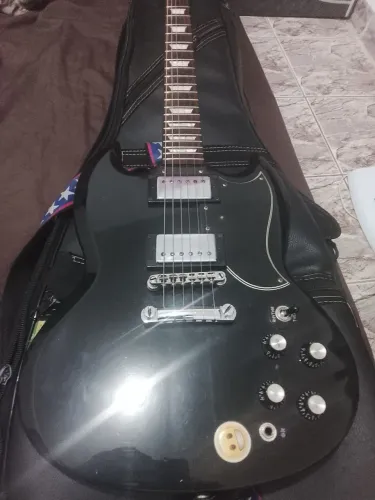 Epiphone SG 400 + Pedais