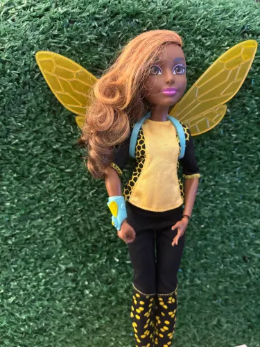 Boneca DC Super Hero Girls Bubblebee