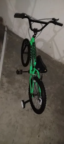 Vendo bicicleta média em estado de nova