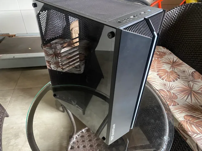 Gabinete gamer aigo darkflash DK151 com 4 fans rgb