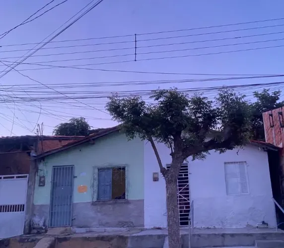 Aluga-se Casa